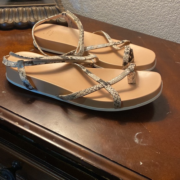Sandals with snake like print straps - Picture 2 of 3